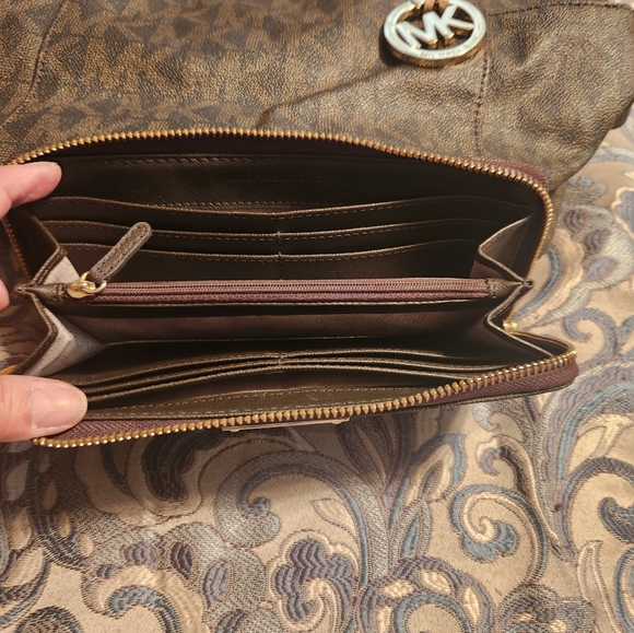 Michael Kors Tote - Picture 4 of 4